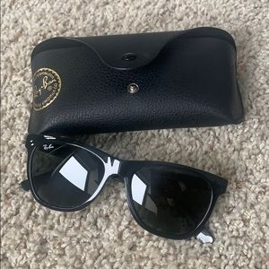 Ray-Ban Original Wayfarer Sunglasses RB4184